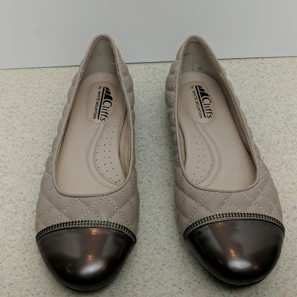 Shoes - Cliff's White Mountain size 9m flats